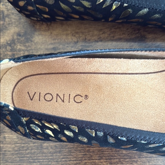 Vionic Women's Carroll Spark Black and Gold Leather Ballet Flats Size 8 - Picture 4 of 7